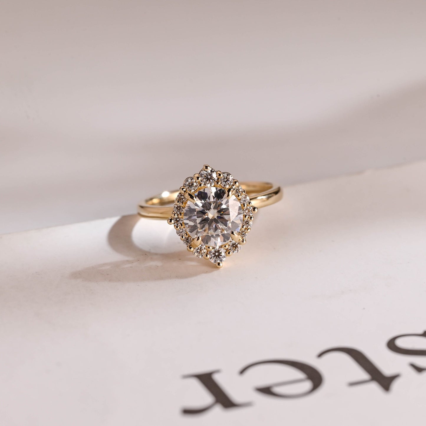 1.0 CT Round Cut Halo Moissanite Engagement Ring