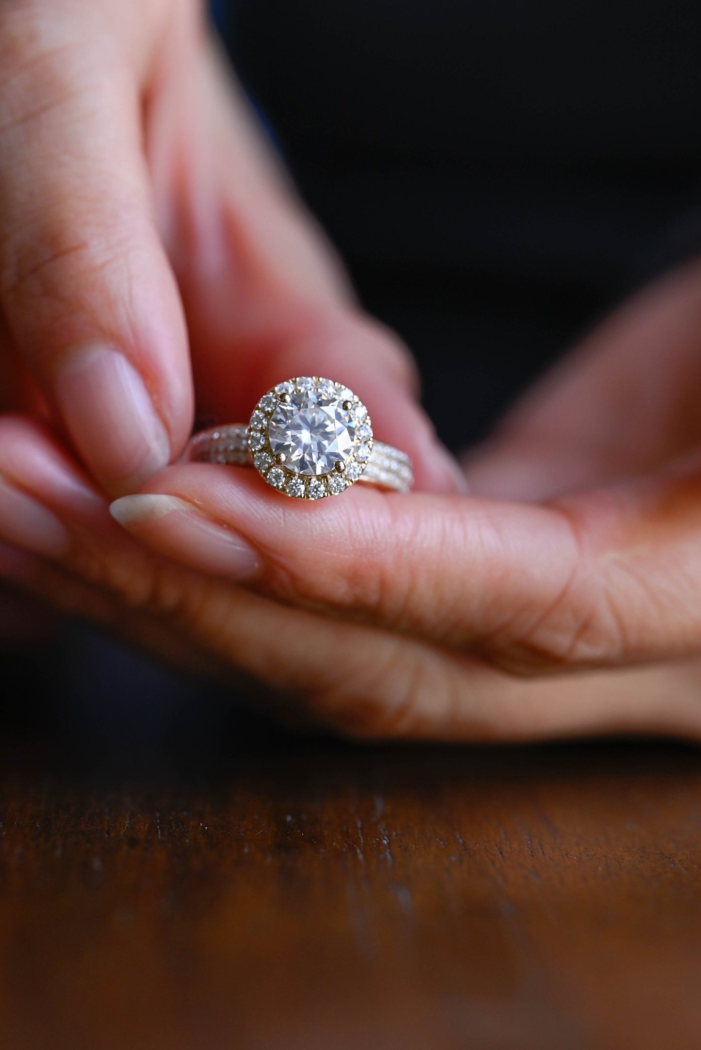 1.0 CT Round Cut Halo Moissanite Engagement Ring