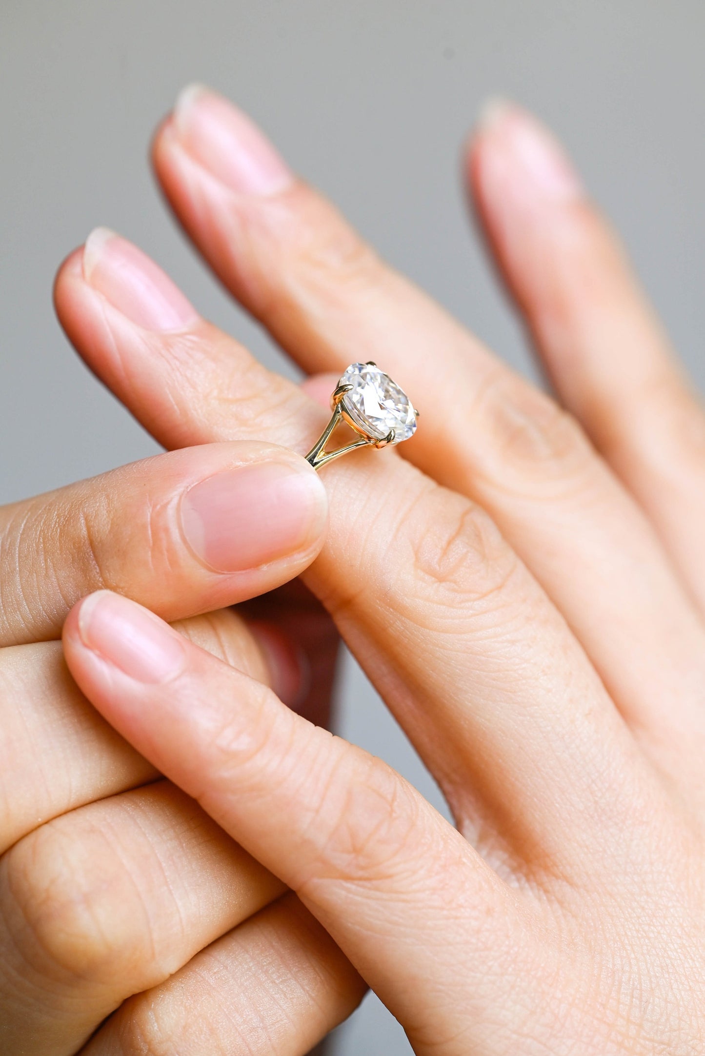 1.0 CT Oval Cut Solitaire Moissanite Engagement Ring