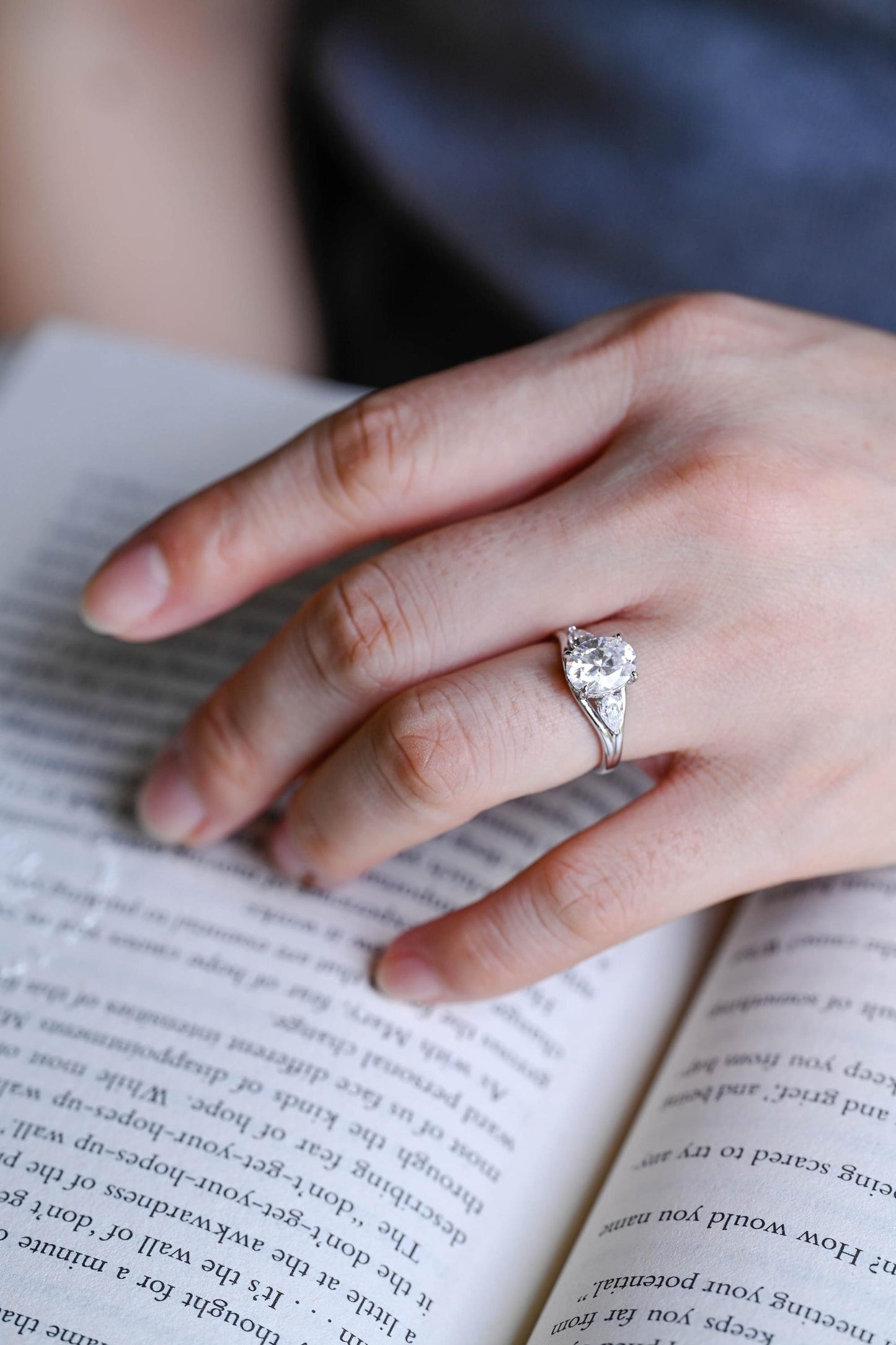 2.0 CT Oval Cut Three Stone Moissanite Engagement Ring