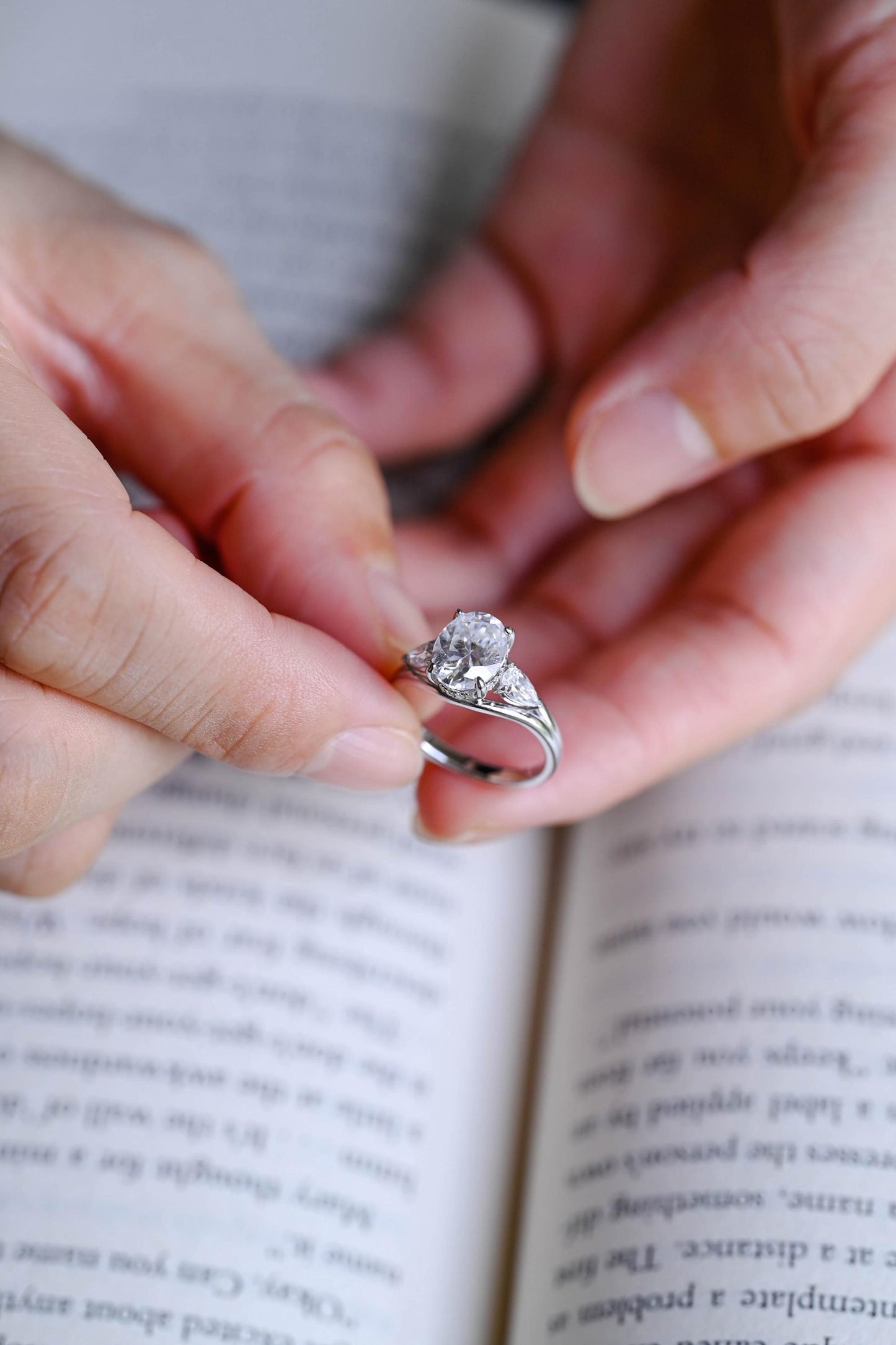 2.0 CT Oval Cut Three Stone Moissanite Engagement Ring