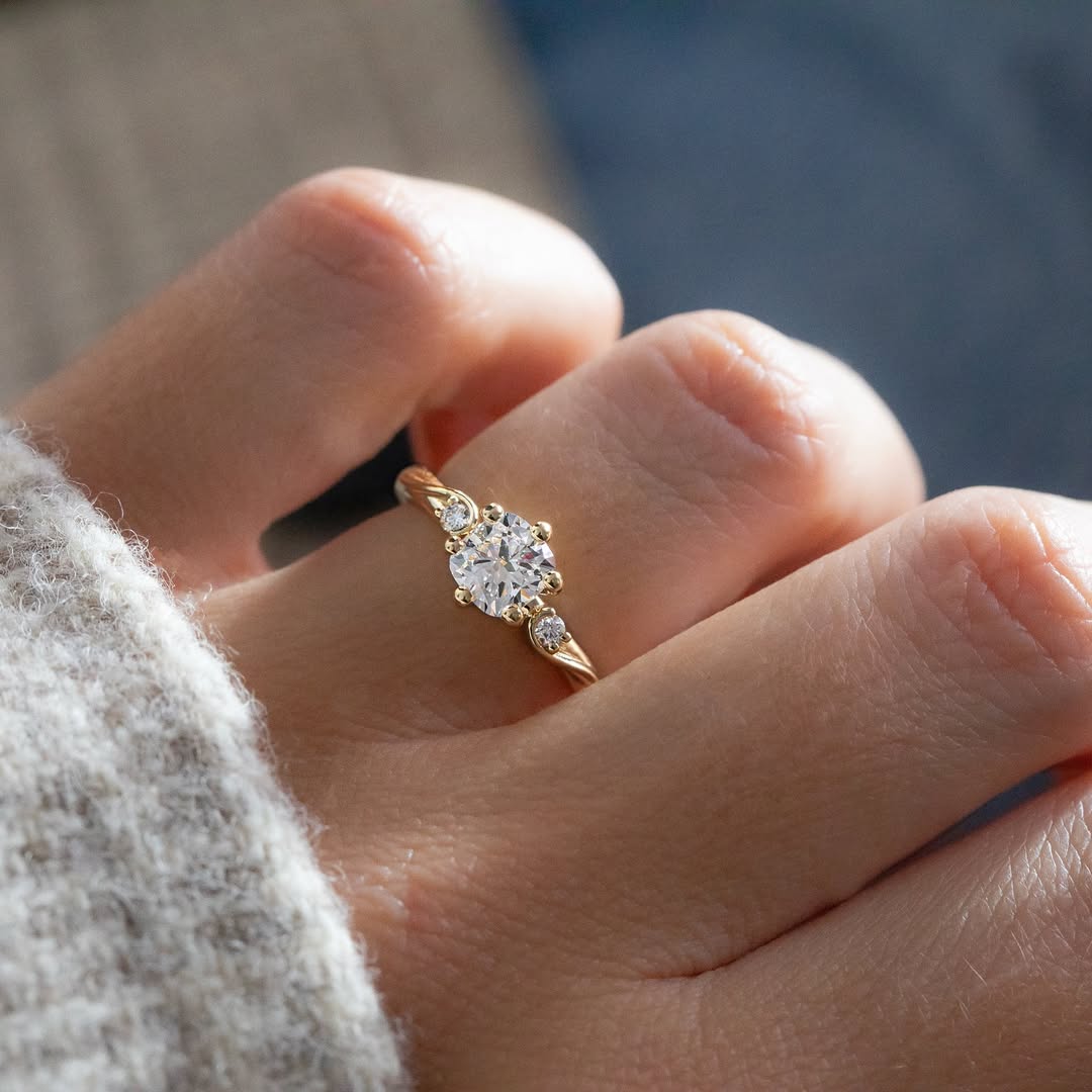 0.90 CT Cushion E/VVS1 CVD Diamond Three Stone Style Engagement Ring