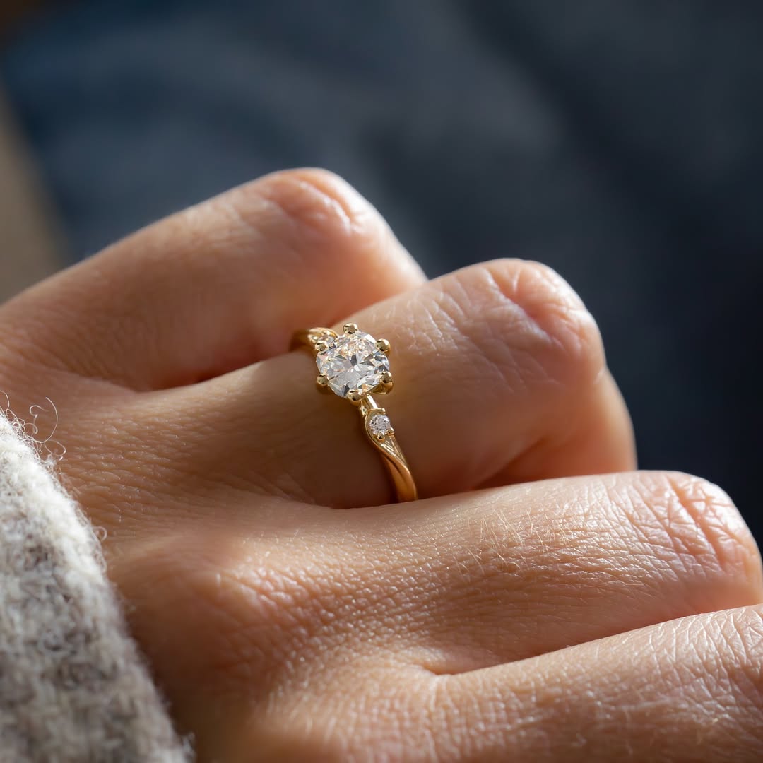 0.90 CT Cushion E/VVS1 CVD Diamond Three Stone Style Engagement Ring