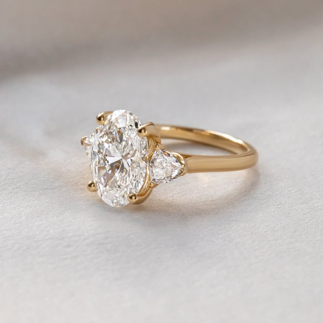 4.0 CT Oval F/VS2 CVD Diamond Three Stone Style Engagement Ring