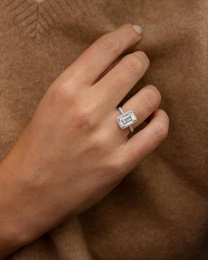 2.0 CT Emerald E/VS2 CVD Diamond Pave & Halo Style Engagement Ring