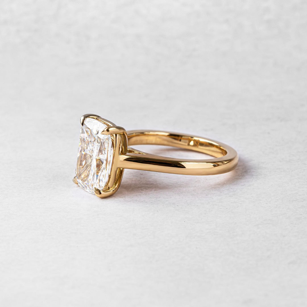 2.5 CT Cushion E/VVS1 CVD Diamond Solitaire Style Engagement Ring