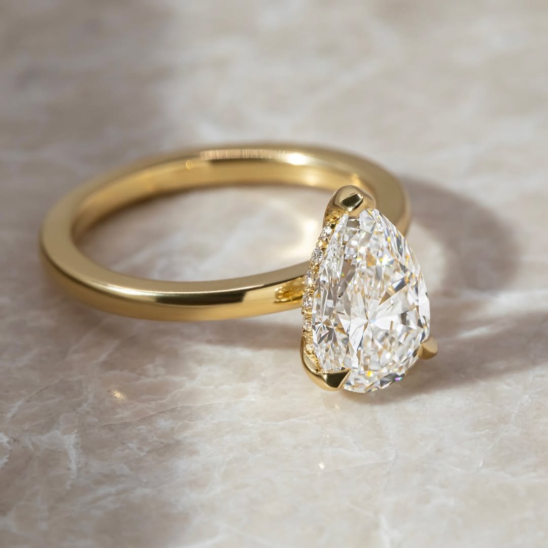 2.0 CT Pear D/VS2 CVD Diamond Hidden Halo Style Engagement Ring
