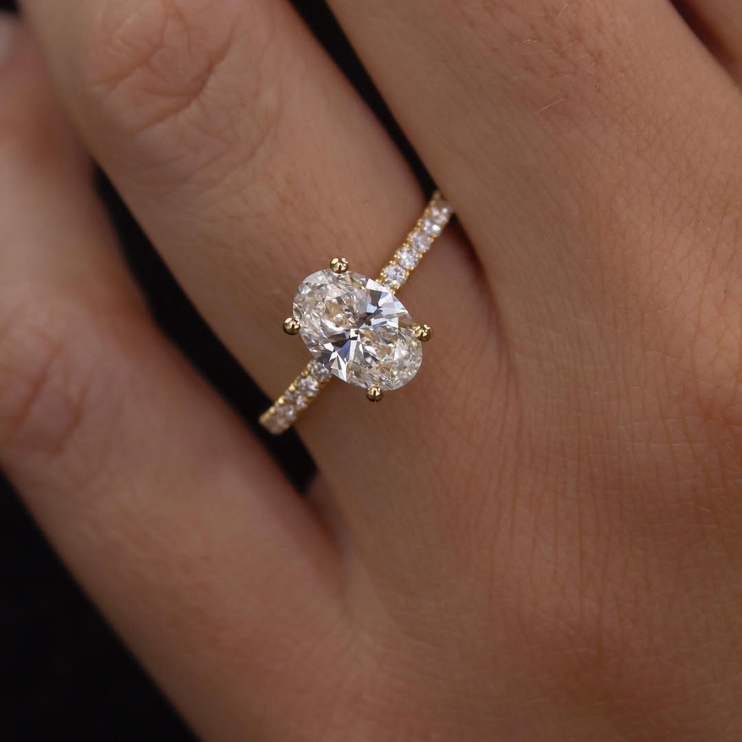 1.2 CT Oval E/VS2 CVD Diamond Pave Style Engagement Ring