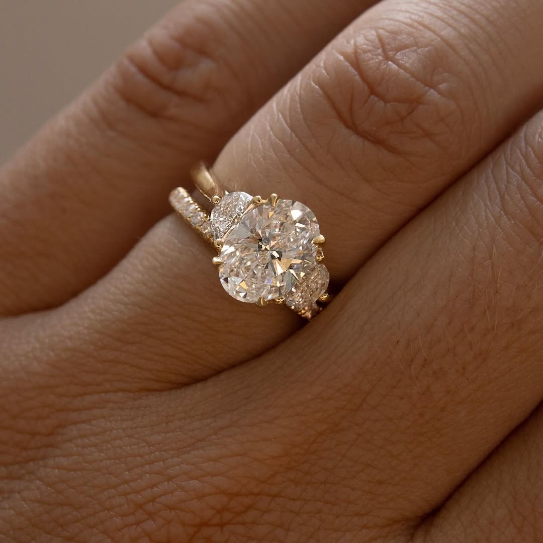 1.90 CT Oval E/VS1 CVD Diamond Three Stone Style Engagement Ring