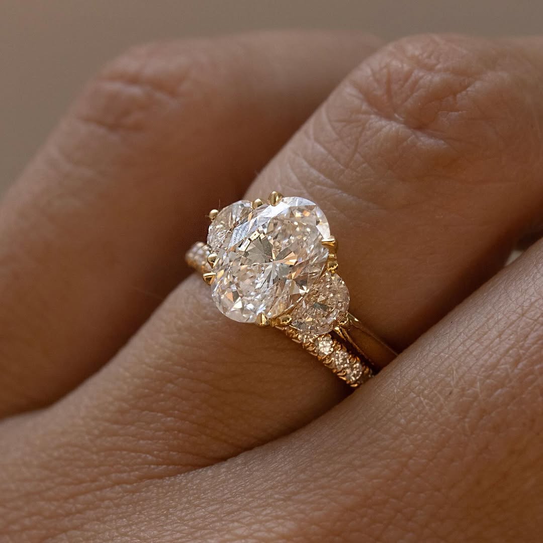 1.90 CT Oval E/VS1 CVD Diamond Three Stone Style Engagement Ring