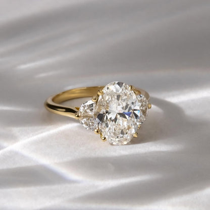2.50 CT Oval F/VS2 CVD Diamond Three Stone Style Engagement Ring