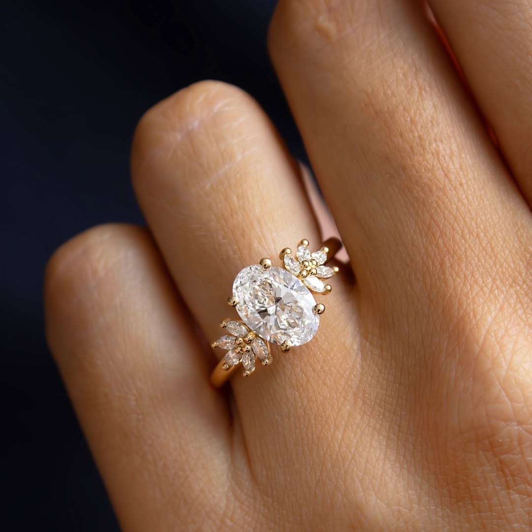 2.0 CT Oval G/VS1 CVD Diamond Cluster Style Engagement Ring