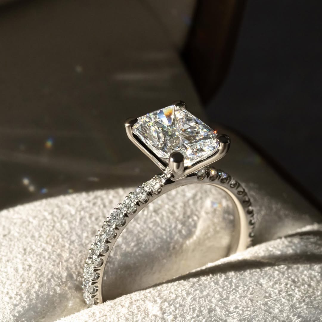 1.80 CT Cushion E/VVS2 CVD Diamond Pave Style Engagement Ring