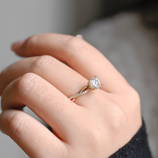 1.5 CT Round Cut Twisted Moissanite Engagement Ring