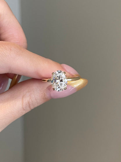 Alexander- 3.0 CT Oval Solitaire Moissanite Ring