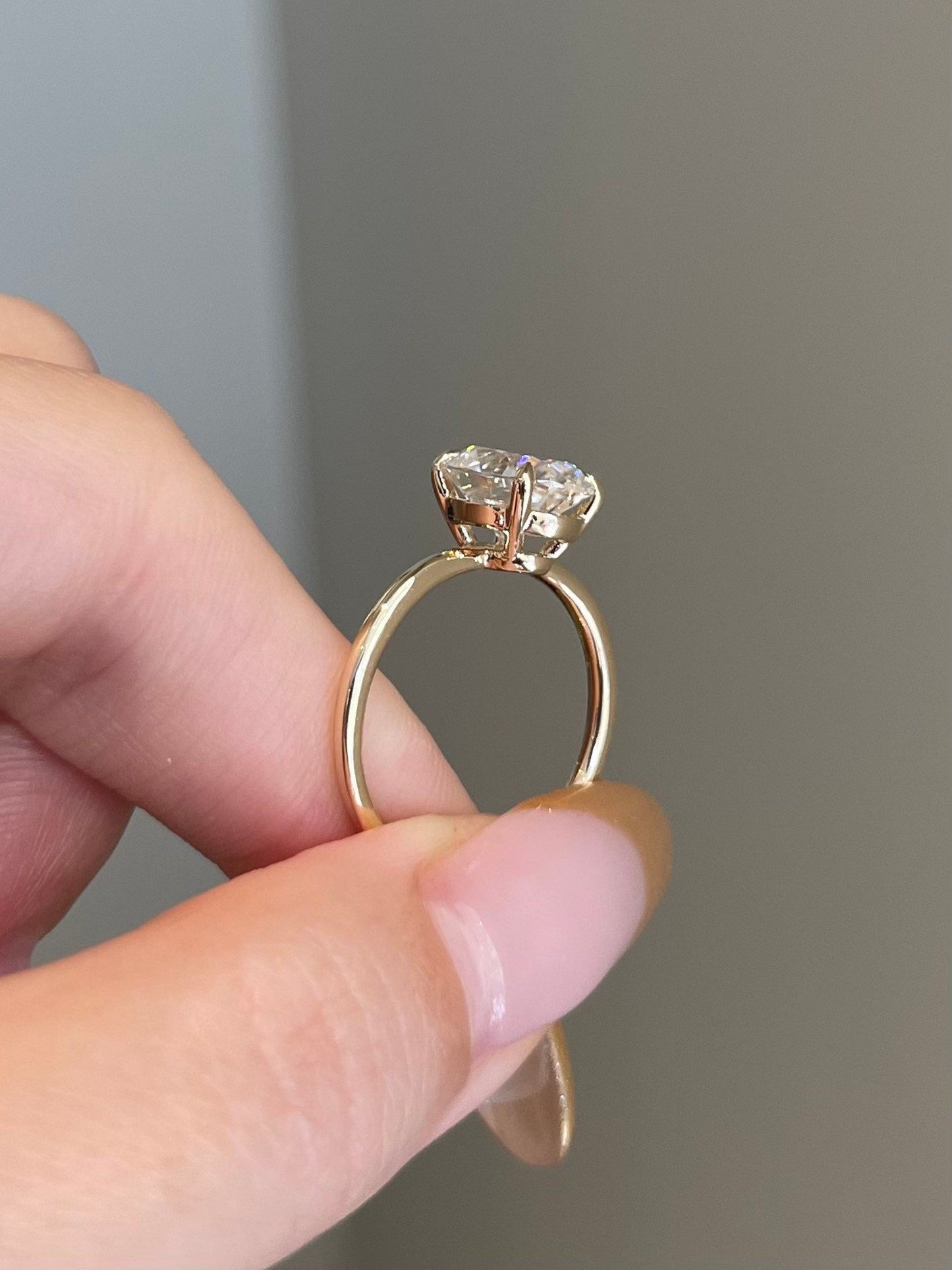Alexander- 3.0 CT Oval Solitaire Moissanite Ring
