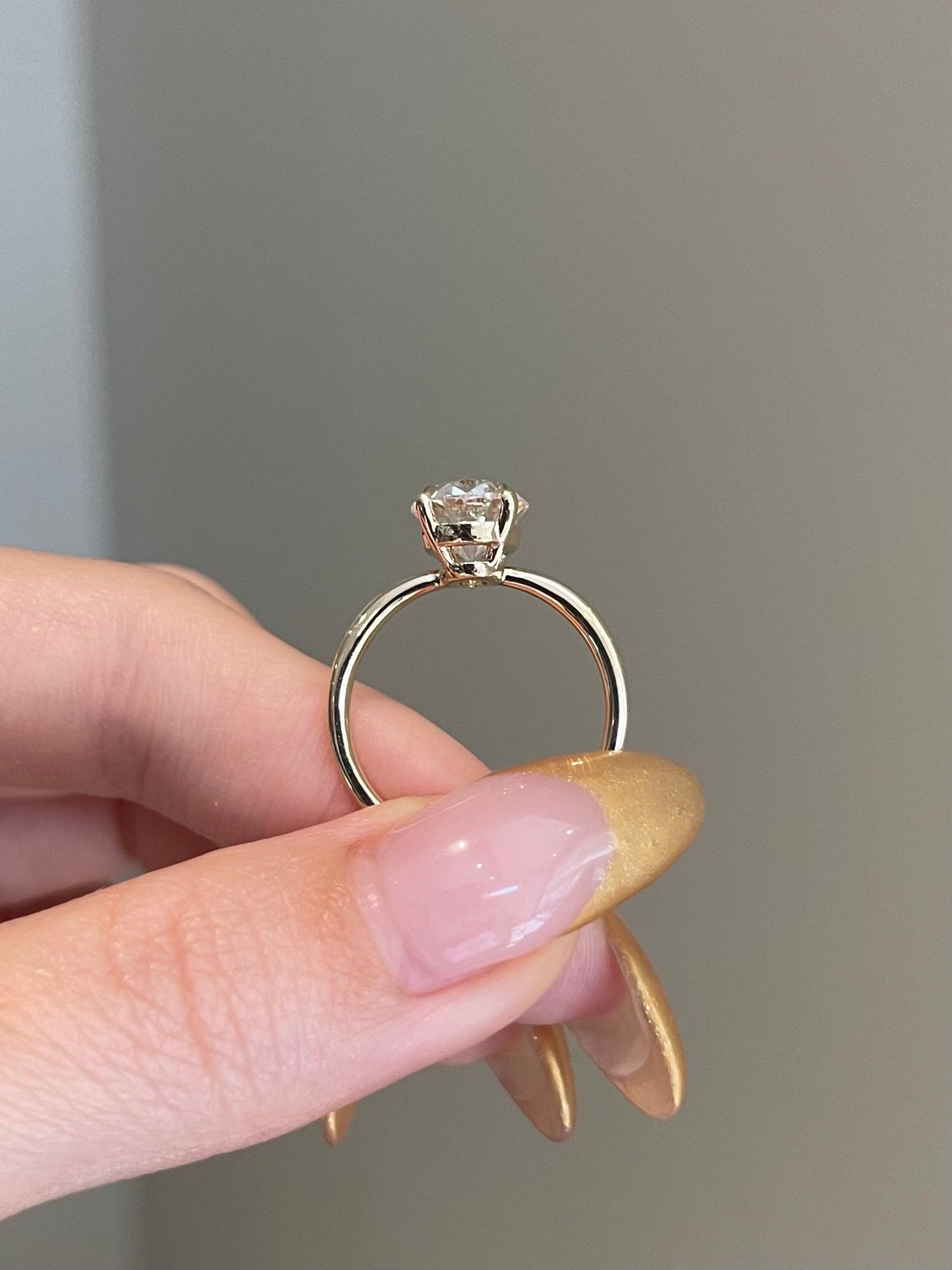 Alexander- 3.0 CT Oval Solitaire Moissanite Ring