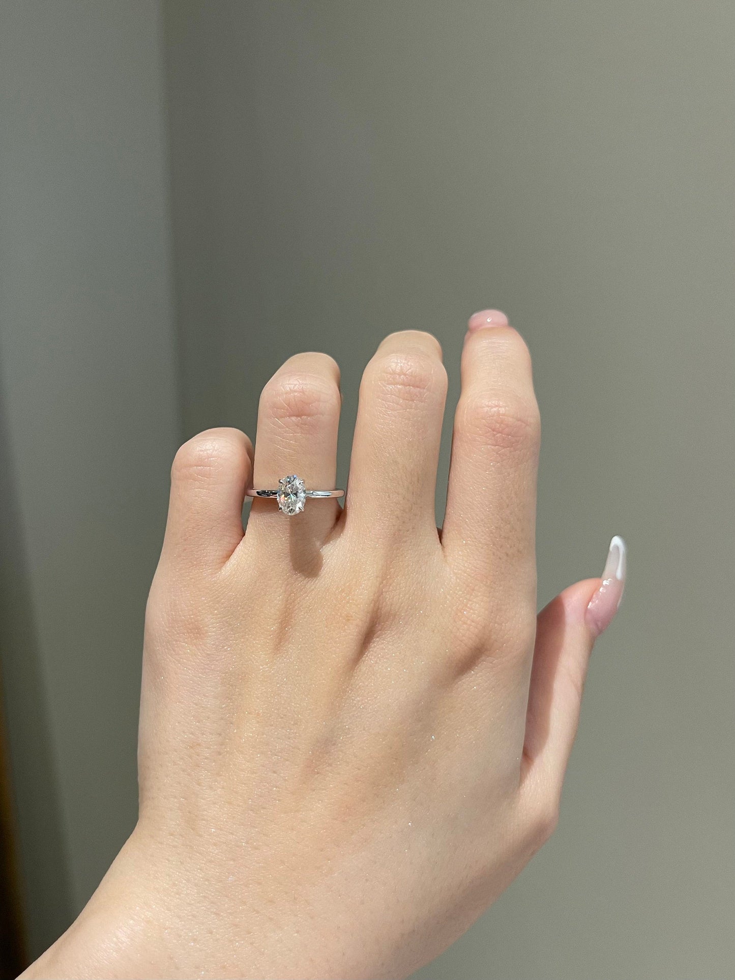 Henry- 1.0 CT Oval Solitaire Moissanite Ring