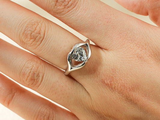 2.0 CT Heart Cut Unique Open Mouth Moissanite Engagement Ring