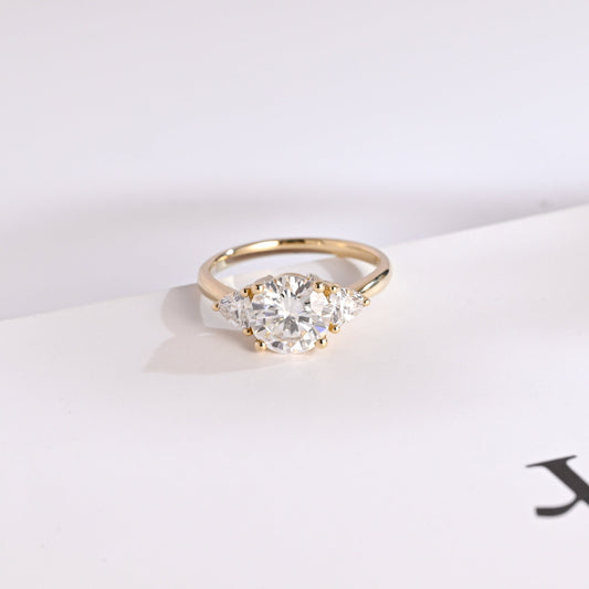2.5 CT Round Cut Three Stone Moissanite Engagement Ring