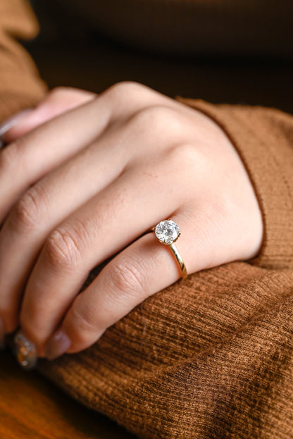1.2 CT Round Cut Solitaire Moissanite Engagement Ring