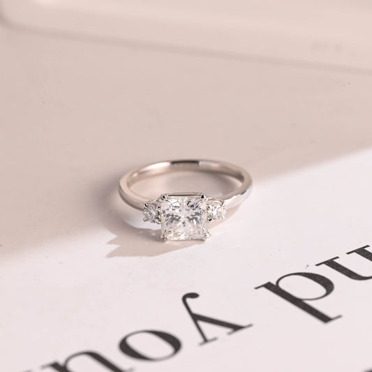 1.0 CT Princess Cut Three Stone Moissanite Engagement Ring