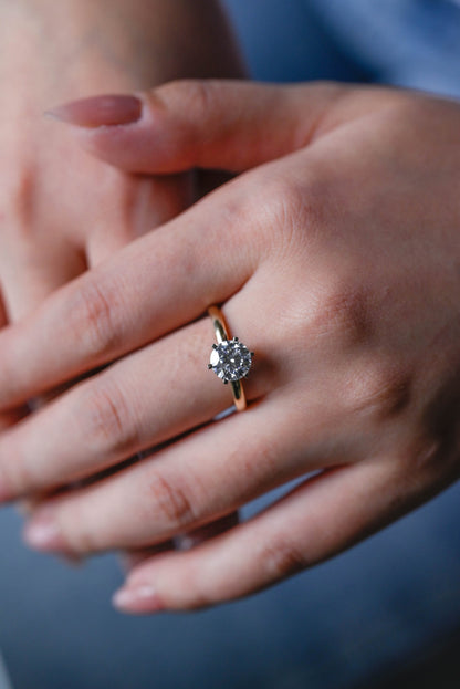 1.0 CT Round Cut Solitaire Moissanite Engagement Ring