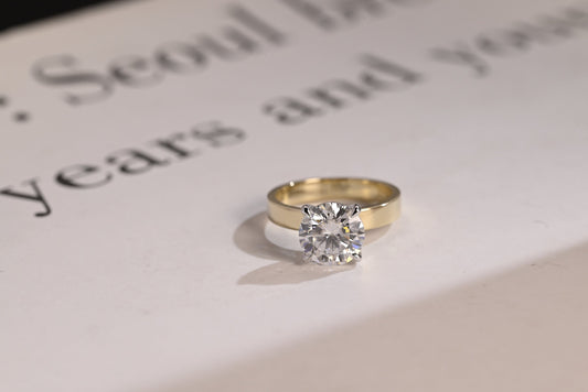 1.0 CT Round Cut Solitaire Moissanite Engagement Ring