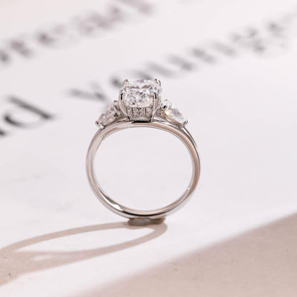 2.0 CT Oval Cut Three Stone Moissanite Engagement Ring