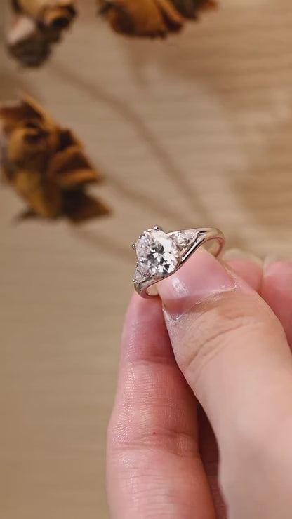 2.0 CT Oval Cut Three Stone Moissanite Engagement Ring