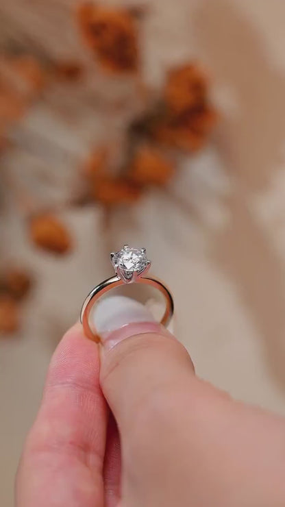 1.0 CT Round Cut Solitaire Moissanite Engagement Ring