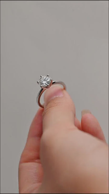 1.5 CT Round Cut Solitaire Moissanite Engagement Ring